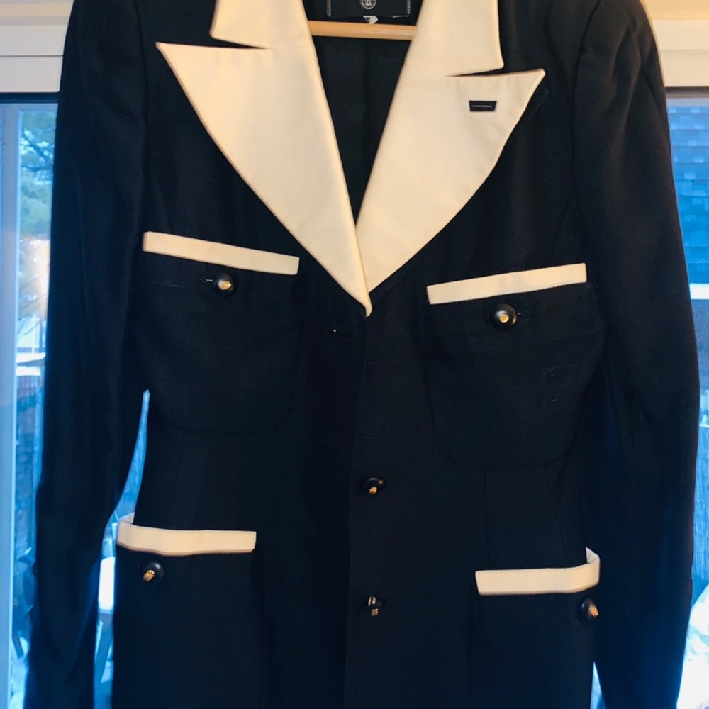 CHANEL BOUTIQUE Black/White Blazer skirt ensemble.